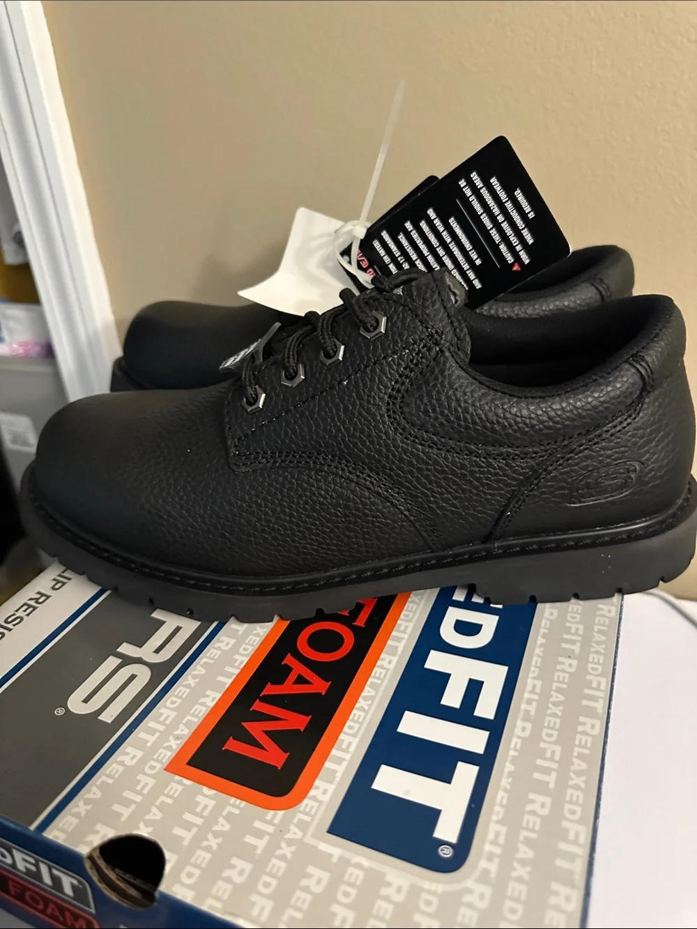 Skechers Men's Black Lace-Up Slip-Resistant Memory Foam Oxfords